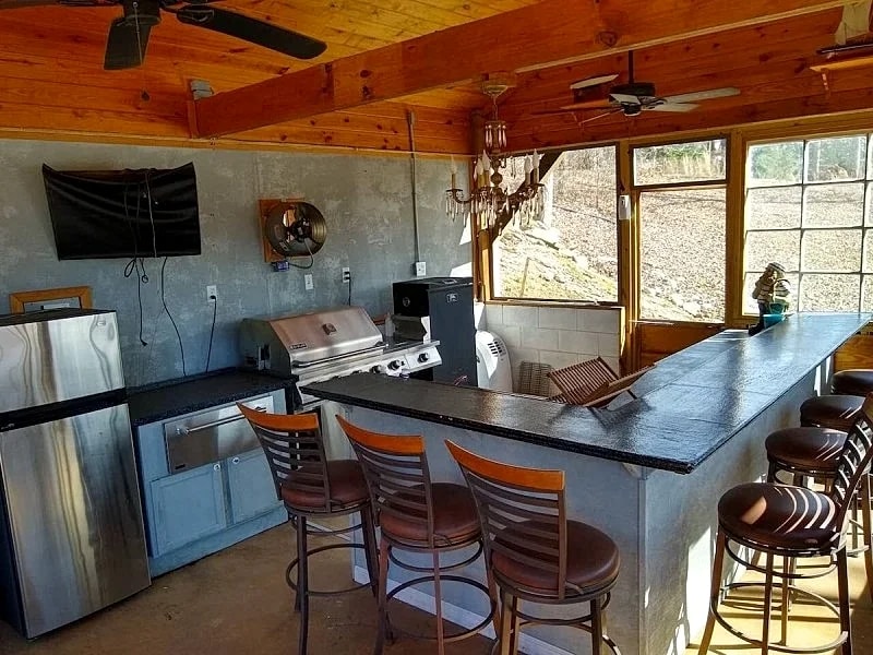 Lake Wedowee Waterfront & Private Pool 3 or 4 Night Minimum in Wedowee, Alabama, United States — photo 2