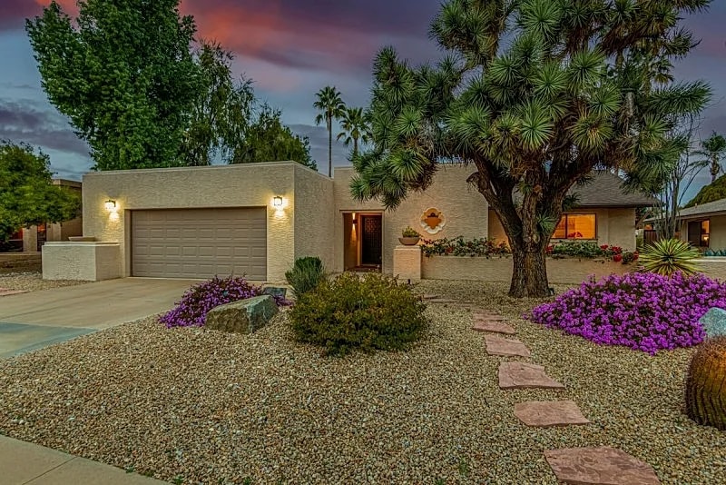 Heated Pool. Awesome Backyard and Game Room! in Scottsdale, Arizona, United States — photo 3