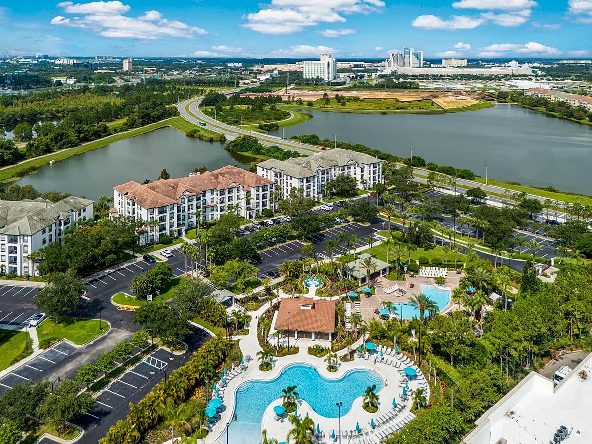 Family Getaway at Vista Cay, 3BR Orlando Condo in Orlando, Florida, United States — photo 2