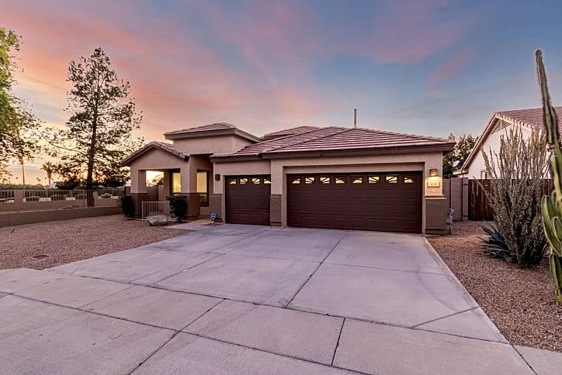 Heated Pool! 2 King Rooms! Sleeps 8! in Mesa, Arizona, United States — photo 5