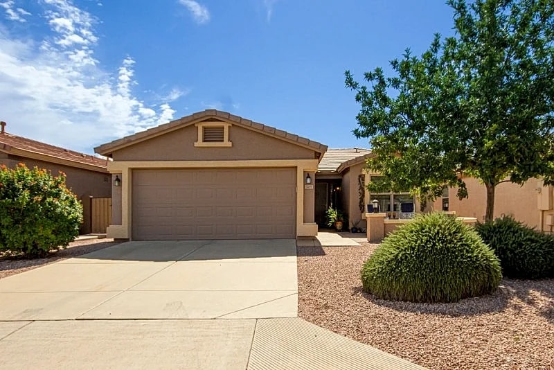 55+ Solera Chandler! Golf Community with Private Backyard! 30 Night Minimum. in Chandler, Arizona, United States — photo 2