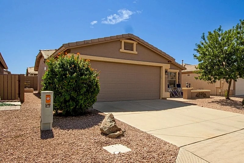 55+ Solera Chandler! Golf Community with Private Backyard! 30 Night Minimum. in Chandler, Arizona, United States — photo 4