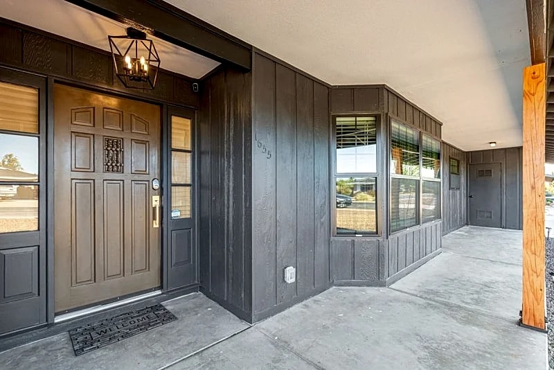 Heated Pool, Grassy Yard! Sleeps 12! in Mesa, Arizona, United States — photo 4