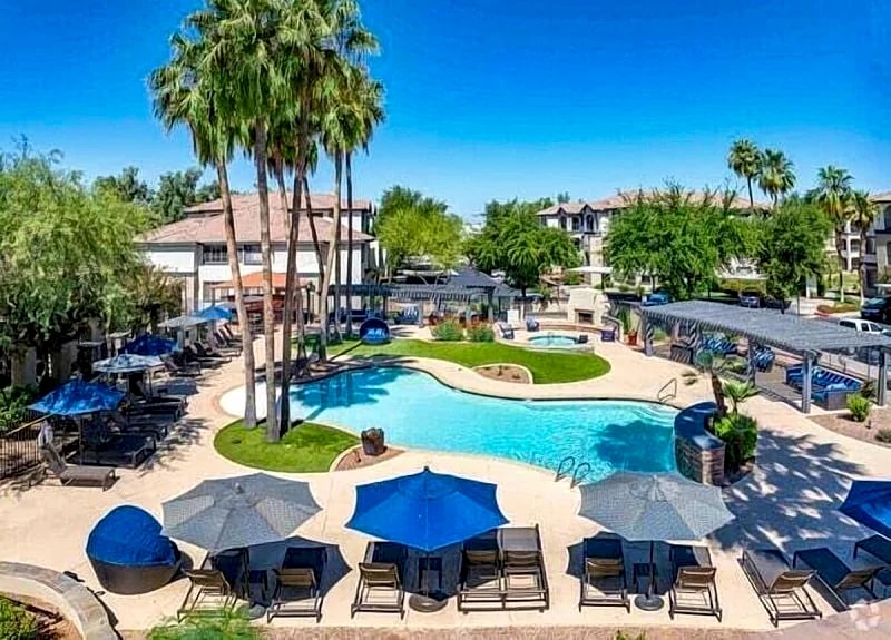 Grand 2nd Floor Condo, Heated Comm Pool, Golf Views! in Mesa, Arizona, United States — photo 2