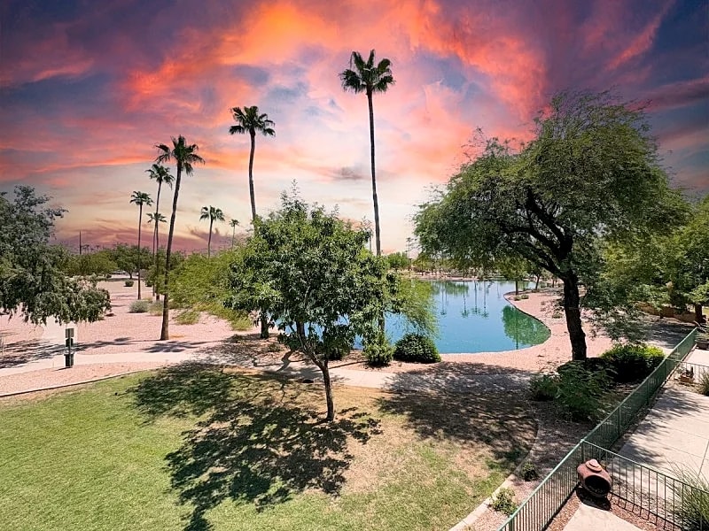 Grand 2nd Floor Condo, Heated Comm Pool, Golf Views!