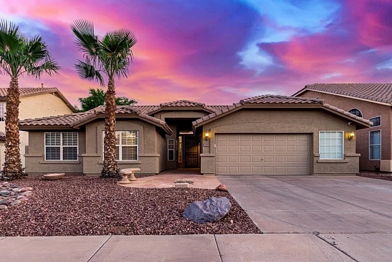 Refreshing Gilbert Pool Home! Sleeps 8! Family Fun! in Gilbert, Arizona, United States — photo 2