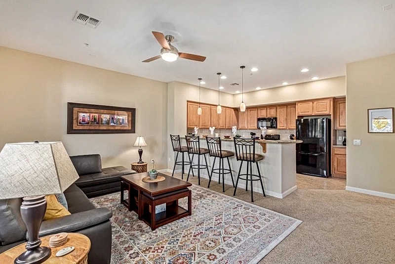 Fulton Ranch Town House! Heated Pool, Gym! 2 King Beds! 1 Dog Friendly! in Chandler, Arizona, United States — photo 5