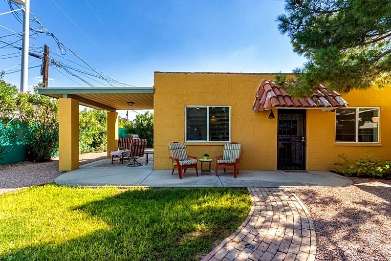 Walk to Downtown Chandler! Darling Home with Private Yard and Parking! in Chandler, Arizona, United States — photo 5