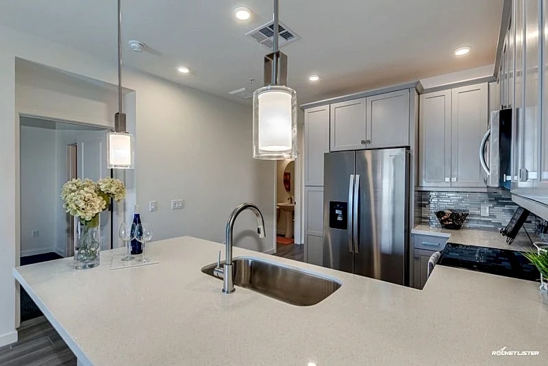 Resort Condo in Desirable Chandler. Tons of Amenities. Walk to Everything! 30 Night Min! in Chandler, Arizona, United States — photo 5