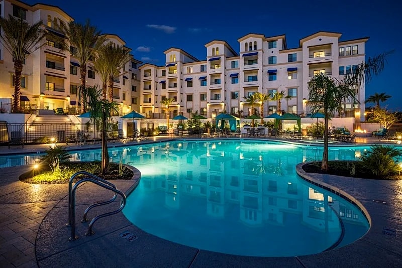 Resort Condo in Desirable Chandler. Tons of Amenities. Walk to Everything! 30 Night Min! in Chandler, Arizona, United States — photo 2