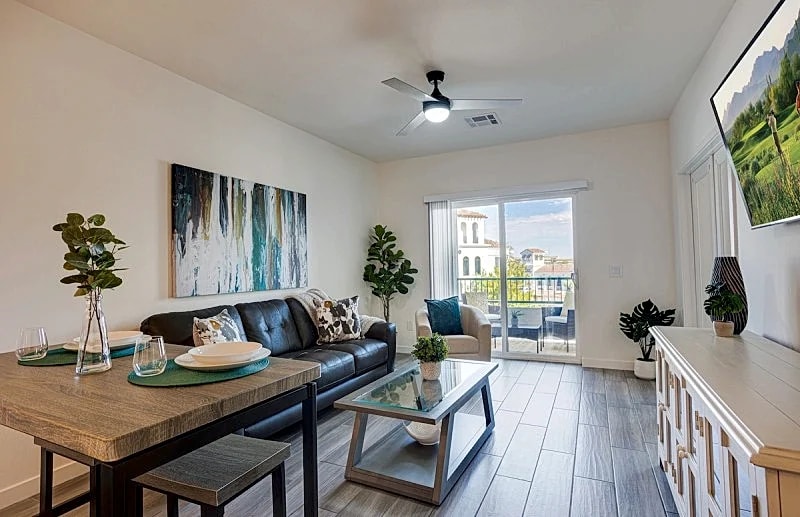 Cays Resort Condo in Desirable Chandler. Amenities. Heated Resort Pool in Chandler, Arizona, United States — photo 2