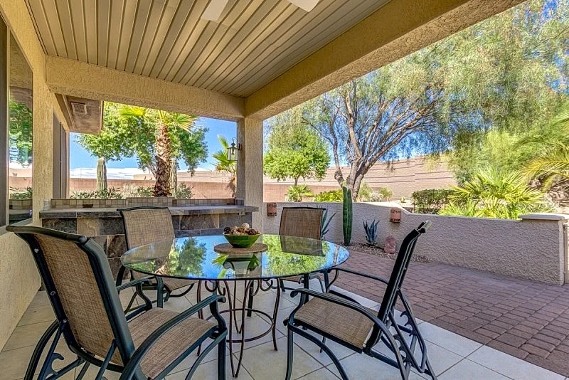 Sun City Grand, 45+ Comm. 3bd/2ba Separate Office.