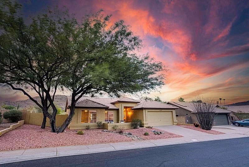 Preserve Backyard! Private Pool, Fire Pit. Eclectic Style. in Phoenix, Arizona, United States — photo 2