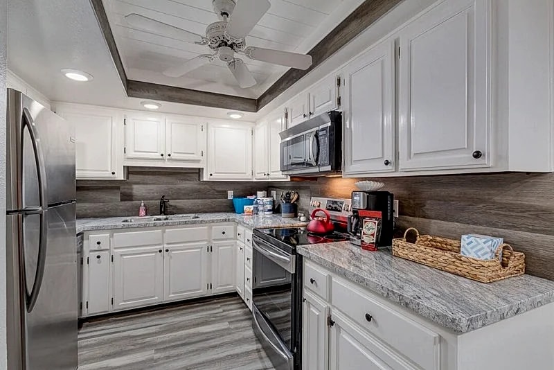 Stunning Golf and Water Views with Large Patio! Biltmore Terrace! 30 Night Minimum! in Phoenix, Arizona, United States — photo 4