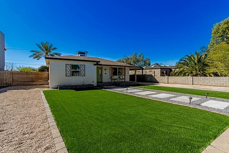 Super Cute House in Coronado District! Walk to Banner University Hospital! in Phoenix, Arizona, United States — photo 4