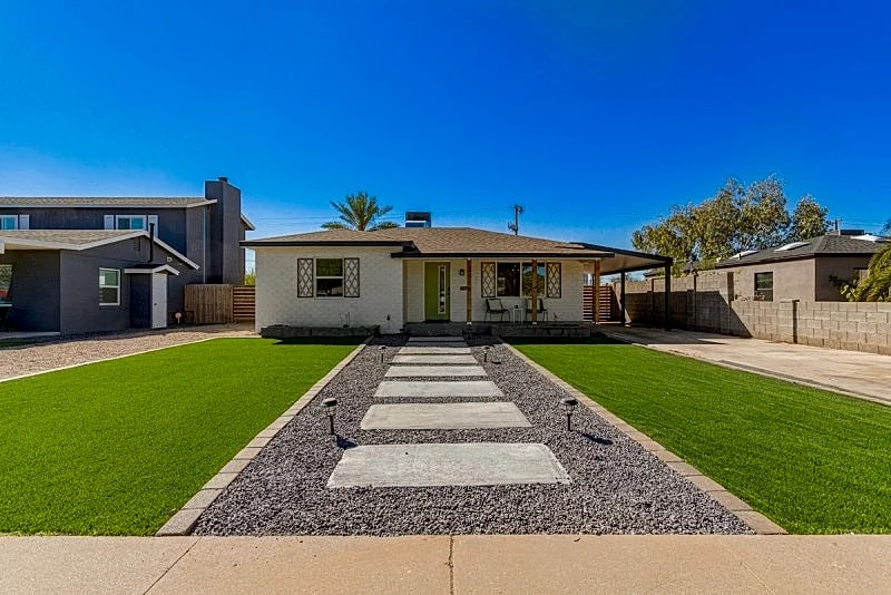 Super Cute House in Coronado District! Walk to Banner University Hospital! in Phoenix, Arizona, United States — photo 2
