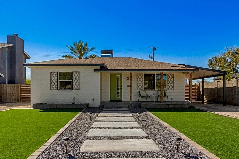 Super Cute House in Coronado District! Walk to Banner University Hospital! in Phoenix, Arizona, United States — photo 3