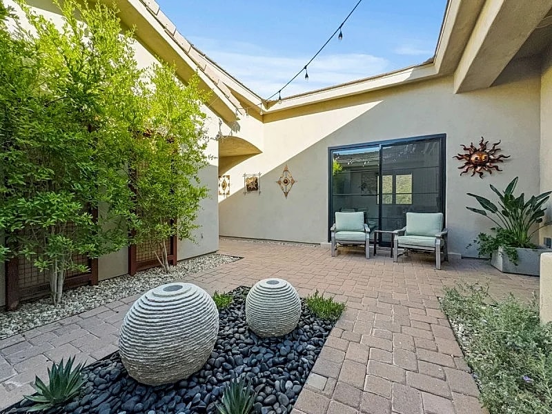 Elite Living! Epic Views! Pool, Hot Tub, Firepit. Putting Green. 30 Night Min. in Scottsdale, Arizona, United States — photo 2