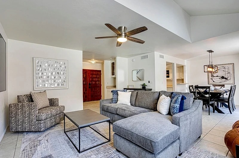 Peaceful Townhouse! EV PLUG IN. Heated Pool, Spa, Gym, Walking Trails! 30 Night Min! in Scottsdale, Arizona, United States — photo 2