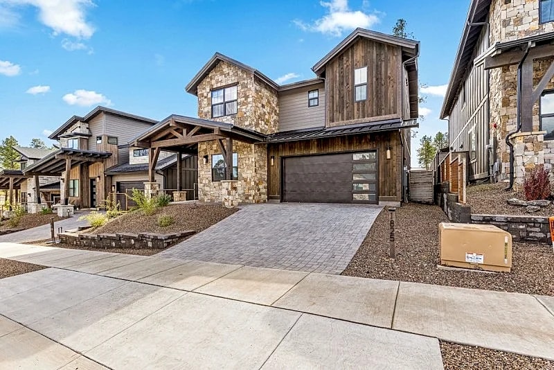 Modern 4BR Flagstaff Home: Hot Tub, Near NAU, Downtown & Grand Canyon in Flagstaff, Arizona, United States — photo 3