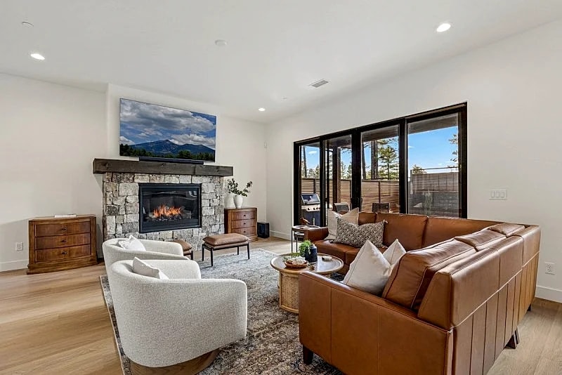 Modern 4BR Flagstaff Home: Hot Tub, Near NAU, Downtown & Grand Canyon in Flagstaff, Arizona, United States — photo 5