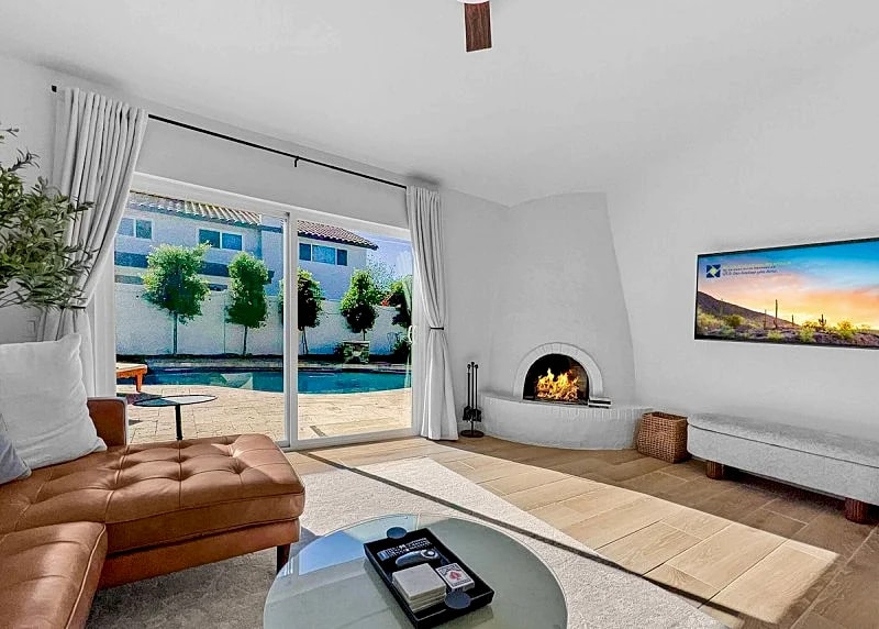 Fireplace- Elegance- Comfort- Location! in Arizona, United States — photo 2