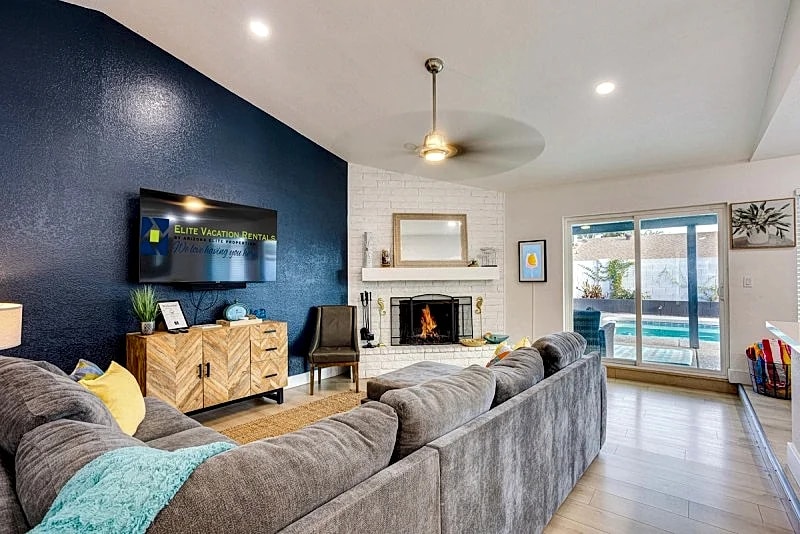 Sun-Kissed Delight. 3 King Bedrooms! Sparkling Pool and Hot Tub. Family Bunk Room! in Chandler, Arizona, United States — photo 4