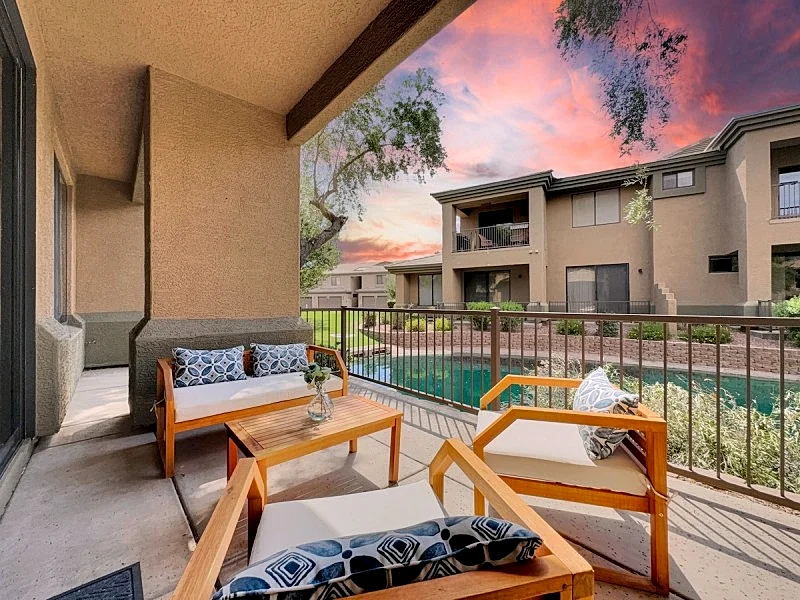 Stunning Waterview Condo in the heart of Chandler, Az! Sleeps 4! 30 Night Min.