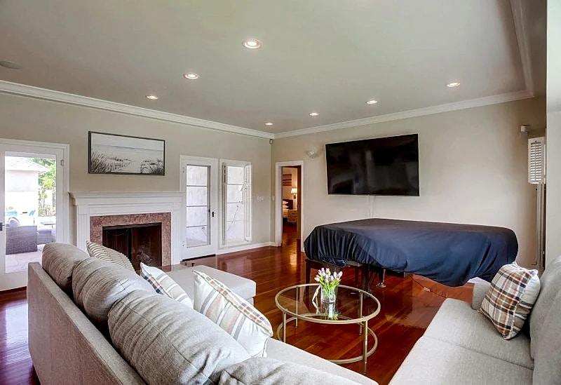 Opera House - 3 Bedroom 2 Bath home with private back garden in San Diego, California, United States — photo 5