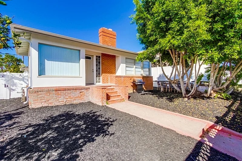 Beachcomber 2: perfect beach getaway - walking distance to Tourmaline Beach in San Diego, California, United States — photo 2