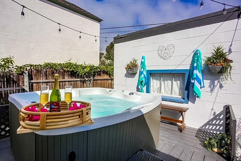 Birdrock Beach Cottage - New updated cottage with hot tub in California, United States — photo 2