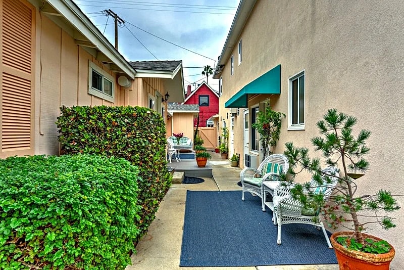 Blue Topaz in the Heart of the Village of La Jolla in San Diego, California, United States — photo 4