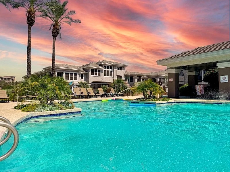 Kierland Luxury Condo! Walk to Shops, Dining. Heated Pool and Spa. Gated. in Scottsdale, Arizona, United States — photo 5