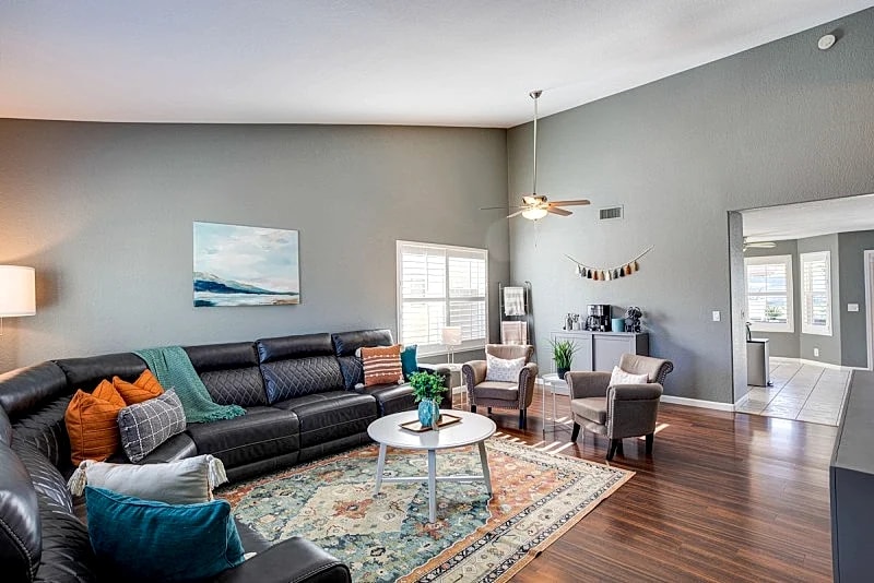 Heated Pool. 3 King Rooms! Sleeps 9! in Glendale, Arizona, United States — photo 4