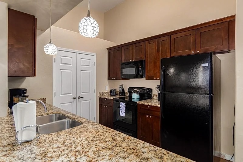Executive Style Condo Mountain Views & Heated Pools in Mesa, Arizona, United States — photo 4