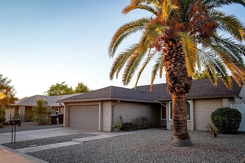 2 King Suites! Sparkling Heated Pool, Fire Pit and Shuffleboard! in Chandler, Arizona, United States — photo 5