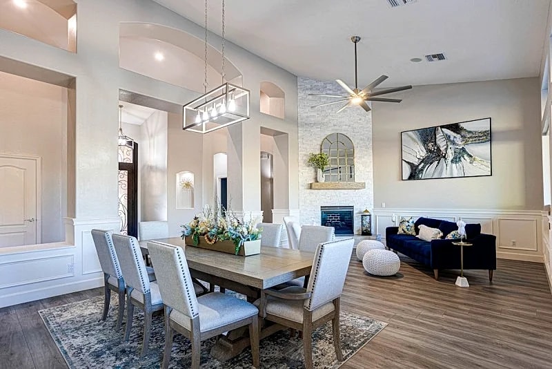 Massive Custom! Sparkling Fenced Pool! Sleeps 12. in Mesa, Arizona, United States — photo 4