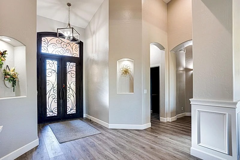 Massive Custom! Sparkling Fenced Pool! Sleeps 12. in Mesa, Arizona, United States — photo 5