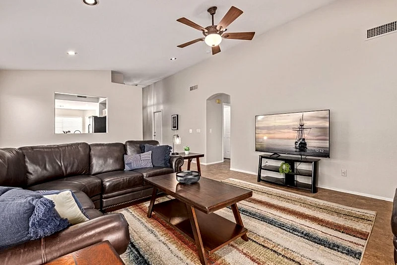 Peoria Perfect! Stadiums Within Minutes! Sleeps 6. Pet Friendly.