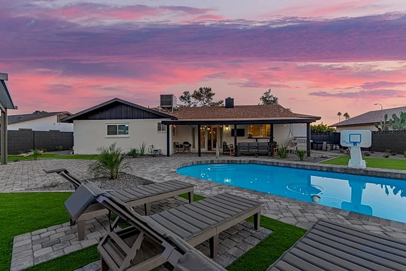 Heated Pool-Enormous Backyard! Sleeps 10! Tempe Perfect!
