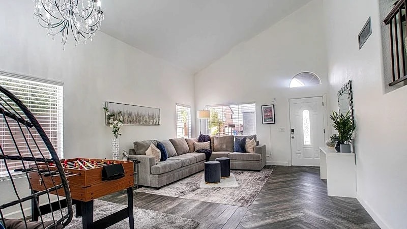 New Listing! Near Stadiums, Sleeps 10 and Pet Friendly Too! in Phoenix, Arizona, United States — photo 5