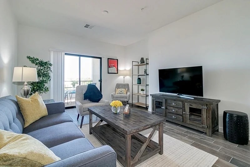 Resort Condo! Walk to Rest. and Bars! 30 night Min in Chandler, Arizona, United States — photo 4