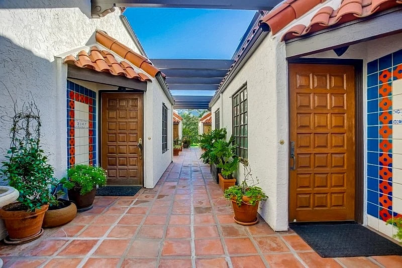 Beautiful 2 Bedroom La Jolla Shores Townhouse steps to the Beach in San Diego, California, United States — photo 4