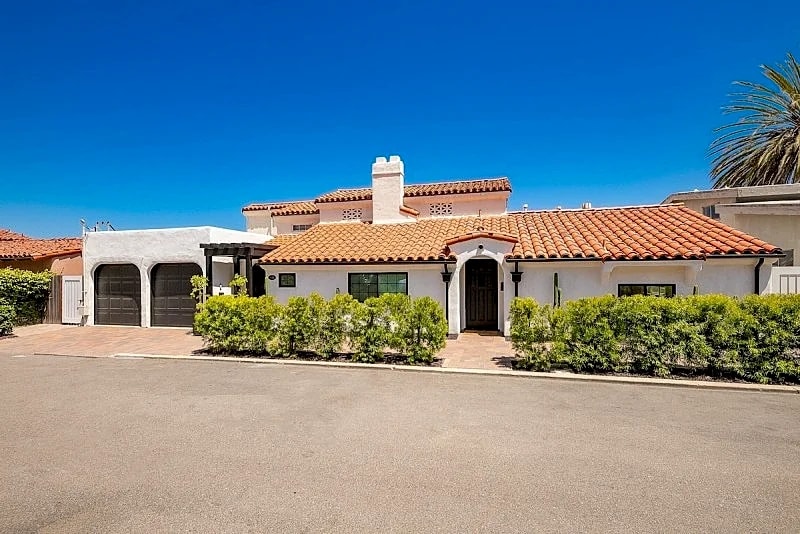 On The Beach Casa - Beautiful Spanish style adobe, with private front row bay access. in San Diego, California, United States — photo 4