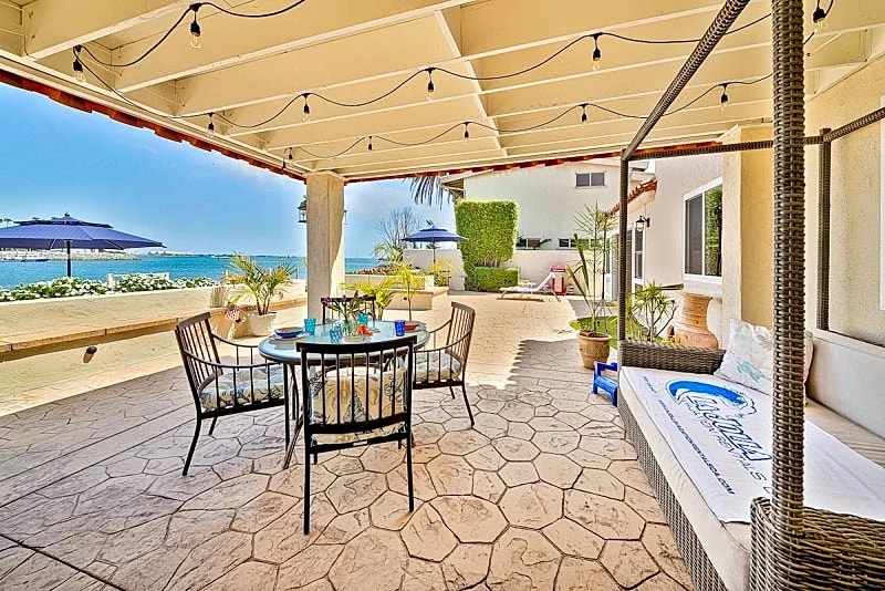 On The Beach Casa - Beautiful Spanish style adobe, with private front row bay access. in San Diego, California, United States — photo 2