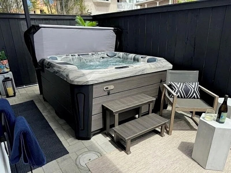 Ocean Views: Large Rooftop Deck | 2 Blocks to Beach | Walk to beach | Jacuzzi in San Diego, California, United States — photo 3