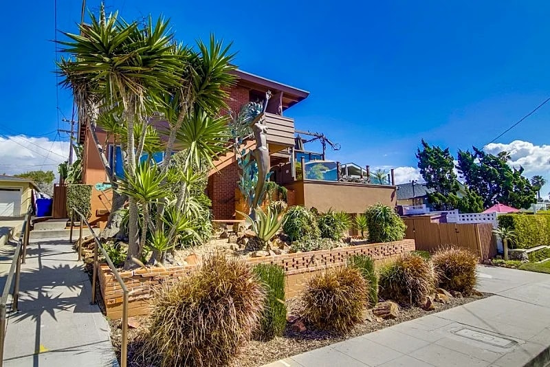At the Beach, stroll to Tourmaline Beach and relax in our wonder patio or garden. in San Diego, California, United States — photo 2