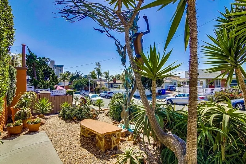At the Beach, stroll to Tourmaline Beach and relax in our wonder patio or garden. in San Diego, California, United States — photo 5
