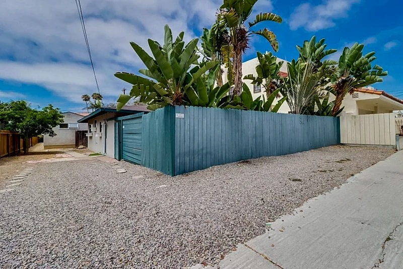 Sandcastle: 2 Bedroom, 1 Bath Cottage with secluded backyard and walking distance to beach in San Diego, California, United States — photo 3