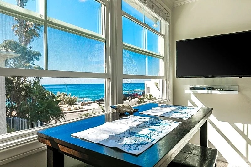 Chateau Bonair: Beautiful Condo steps to Windansea Beach in San Diego, California, United States — photo 5